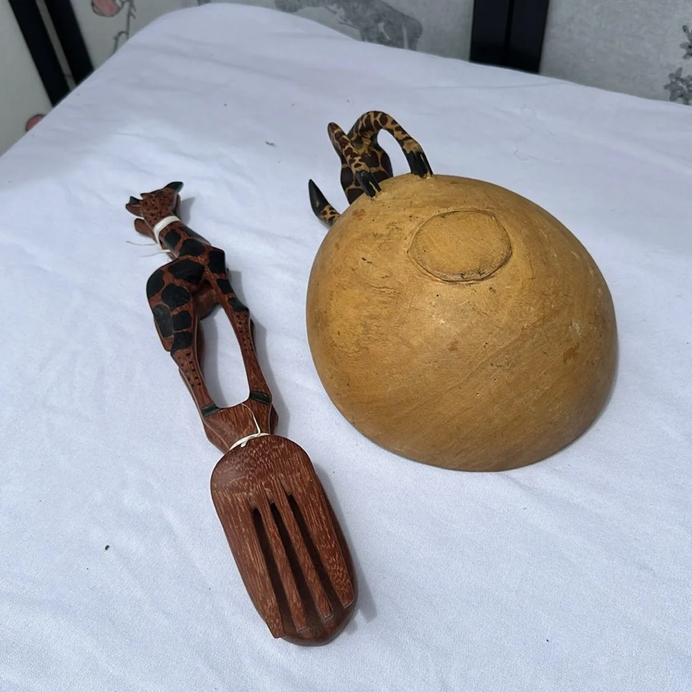 Wooden Giraffe Salad Bowl and Utensils Set from Africa NWOT